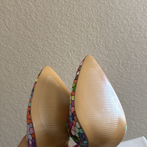 Tile Patterned Heels - Picture 4 of 5